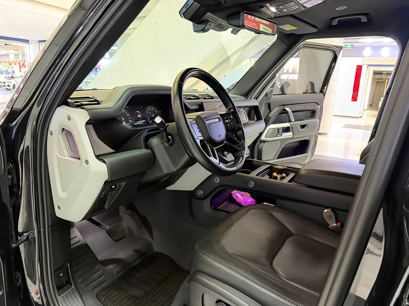 Land Rover Defender 2022 — Photo 6/16