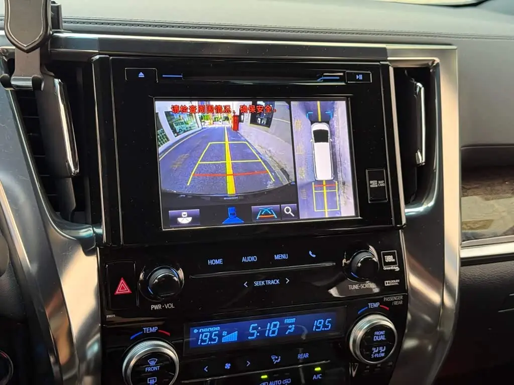 Toyota Vellfire 2019 — Photo 10/13