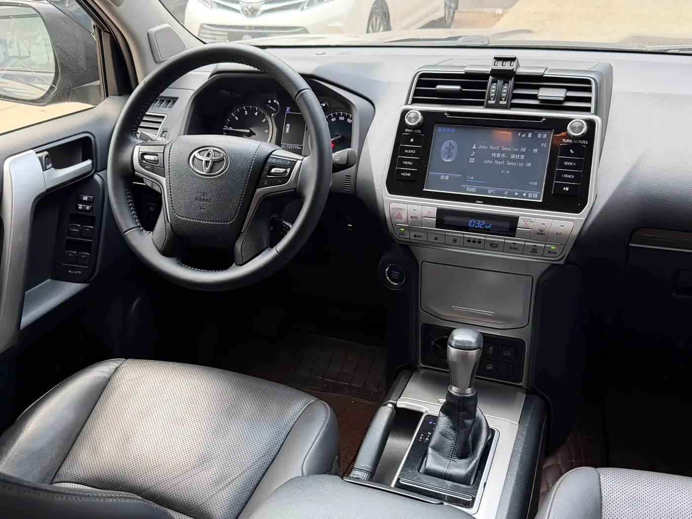 Toyota Prado 2018 — Photo 16/19