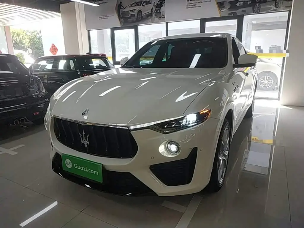 Maserati Levante 2023 — Фото 1/20