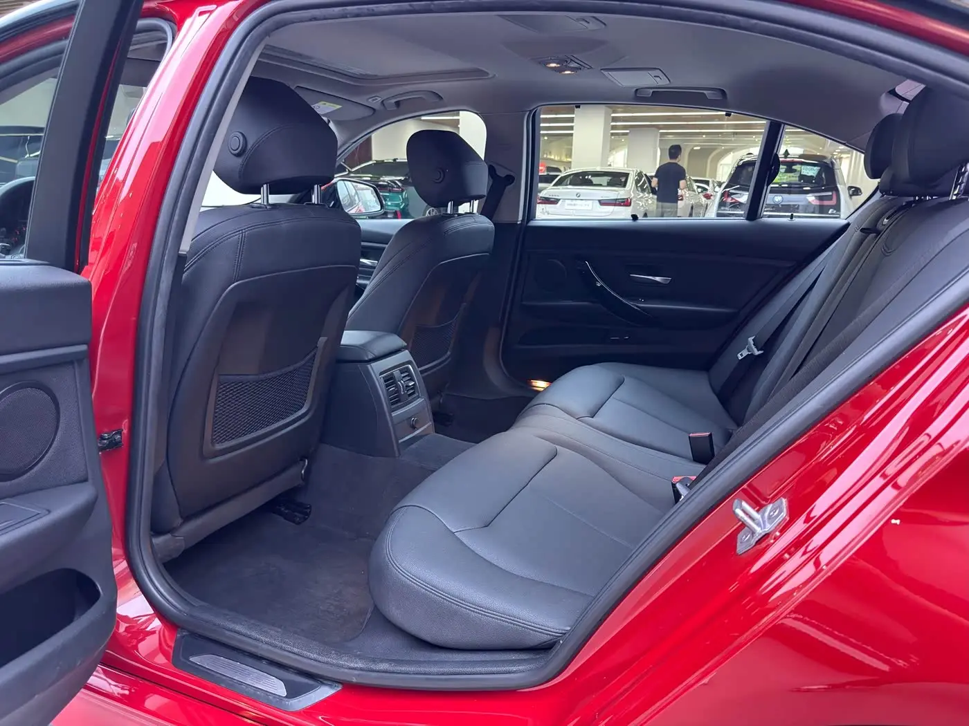 BMW 3 Series 2018 — Фото 17/19