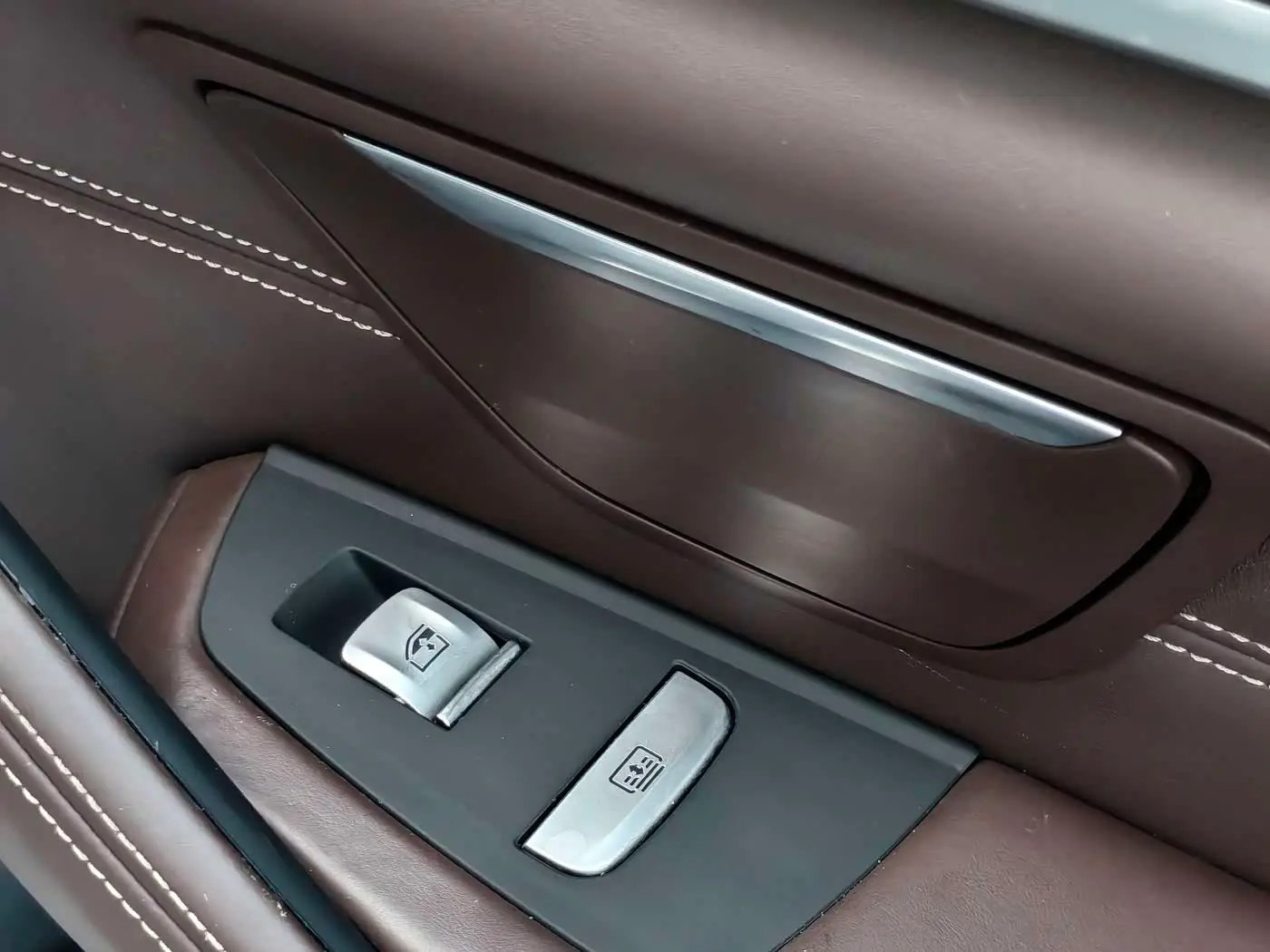 BMW 5 Series 2018 — Фото 17/20