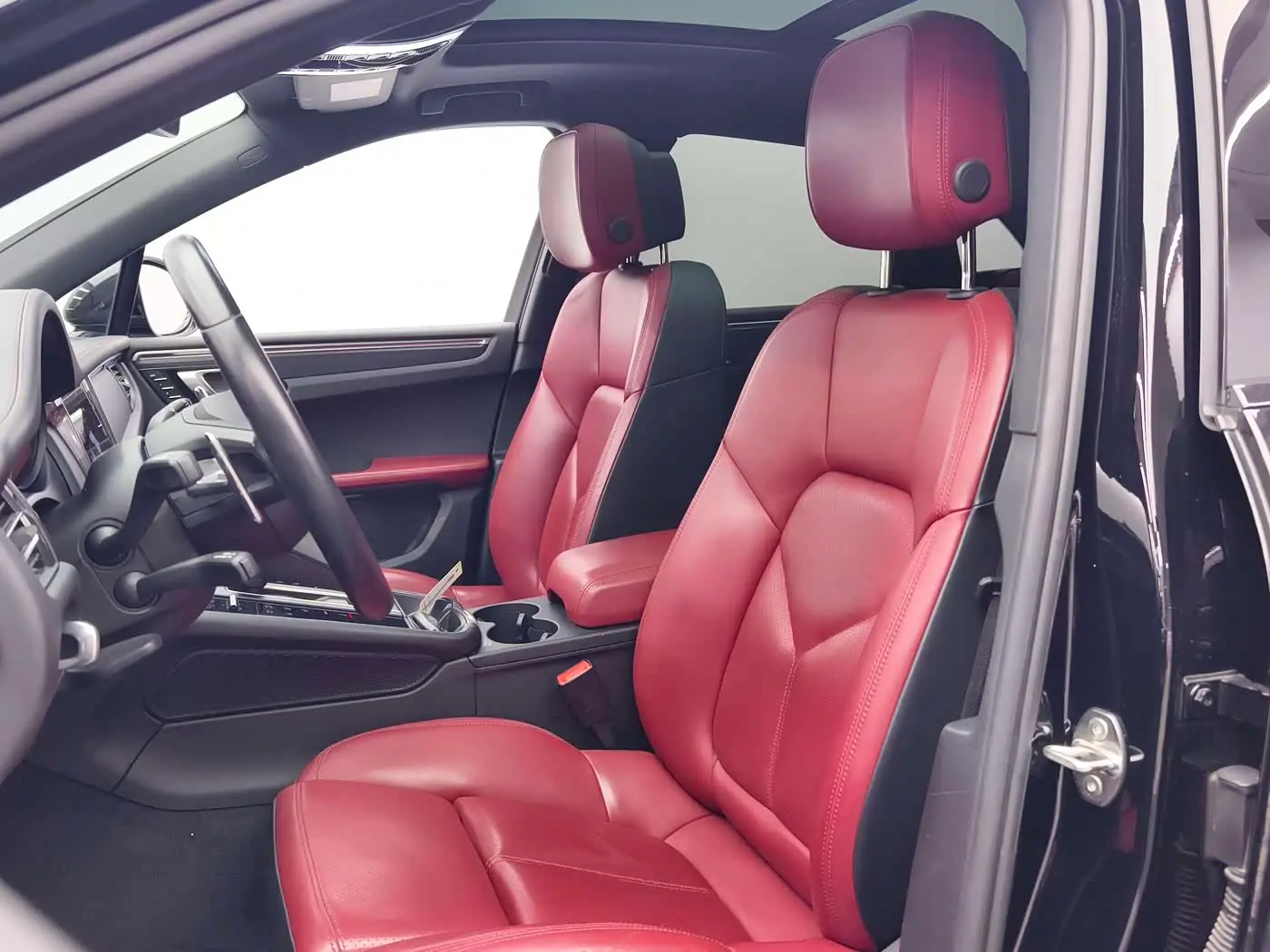 Porsche Macan 2023 — Фото 10/13