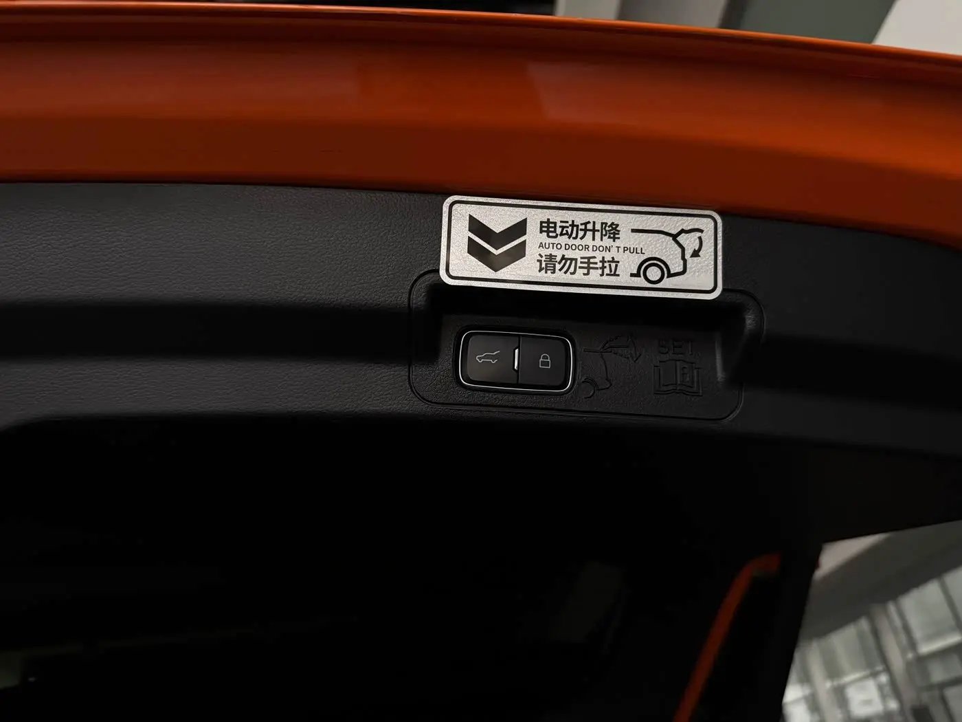 Ford Explorer 2023 — Photo 10/19