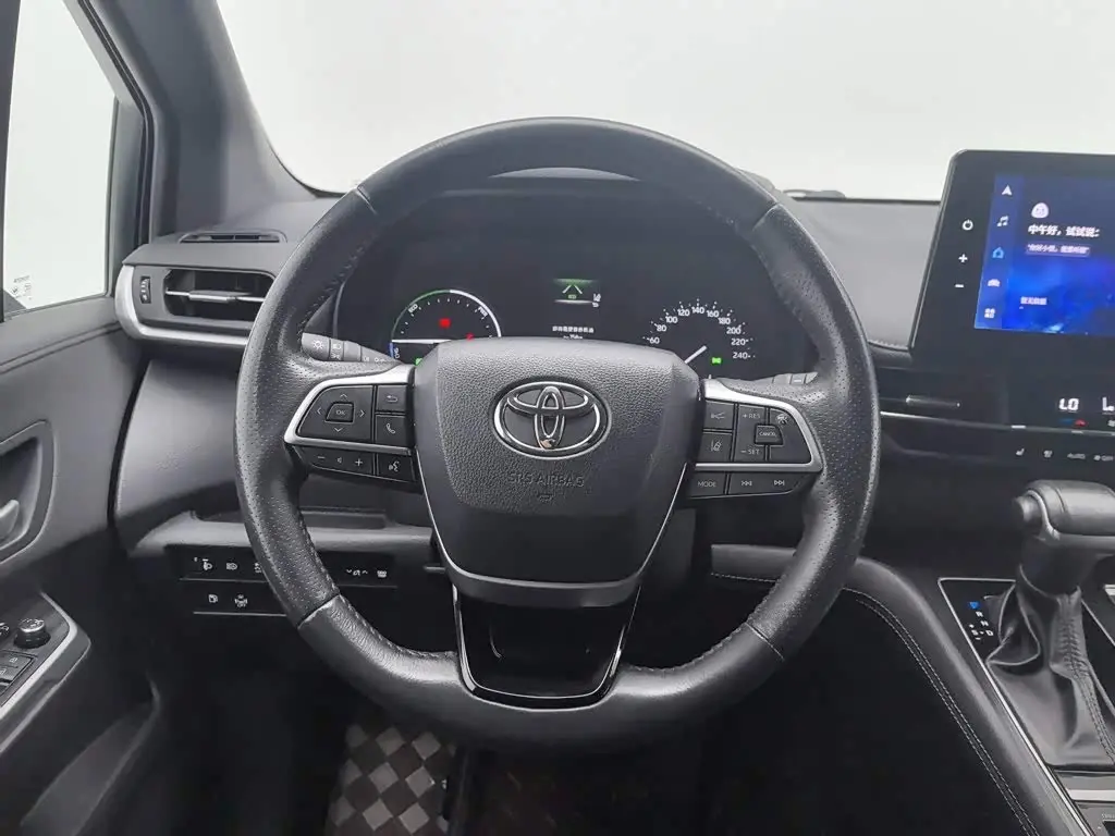 Toyota Sienna 2024 — ფოტო 11/20