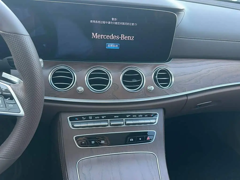 Mercedes-Benz E-Class 2022 — Photo 6/20