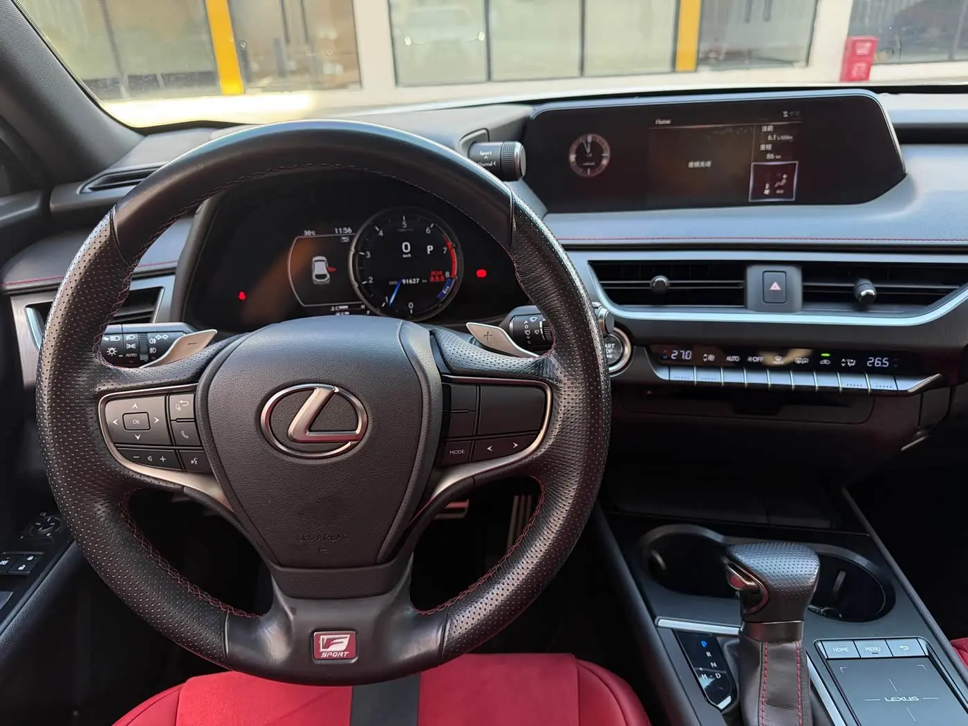 Lexus UX 2019 — Фото 8/19