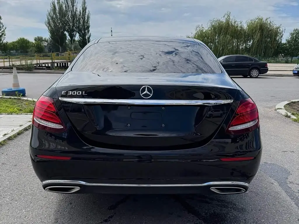 Mercedes-Benz E-Class 2020 — Photo 12/16