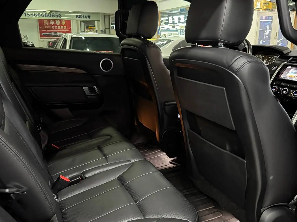 Land Rover Discovery 2019 — Photo 11/13