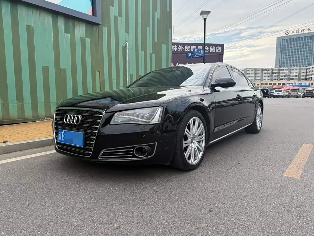 Audi A8 2011 — Photo 1/16