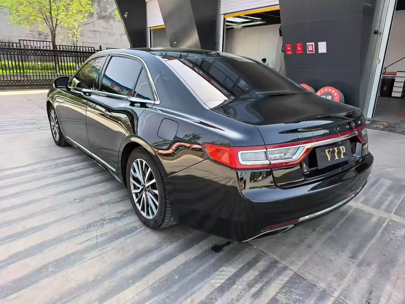 Lincoln Continental 2017 — Фото 9/9