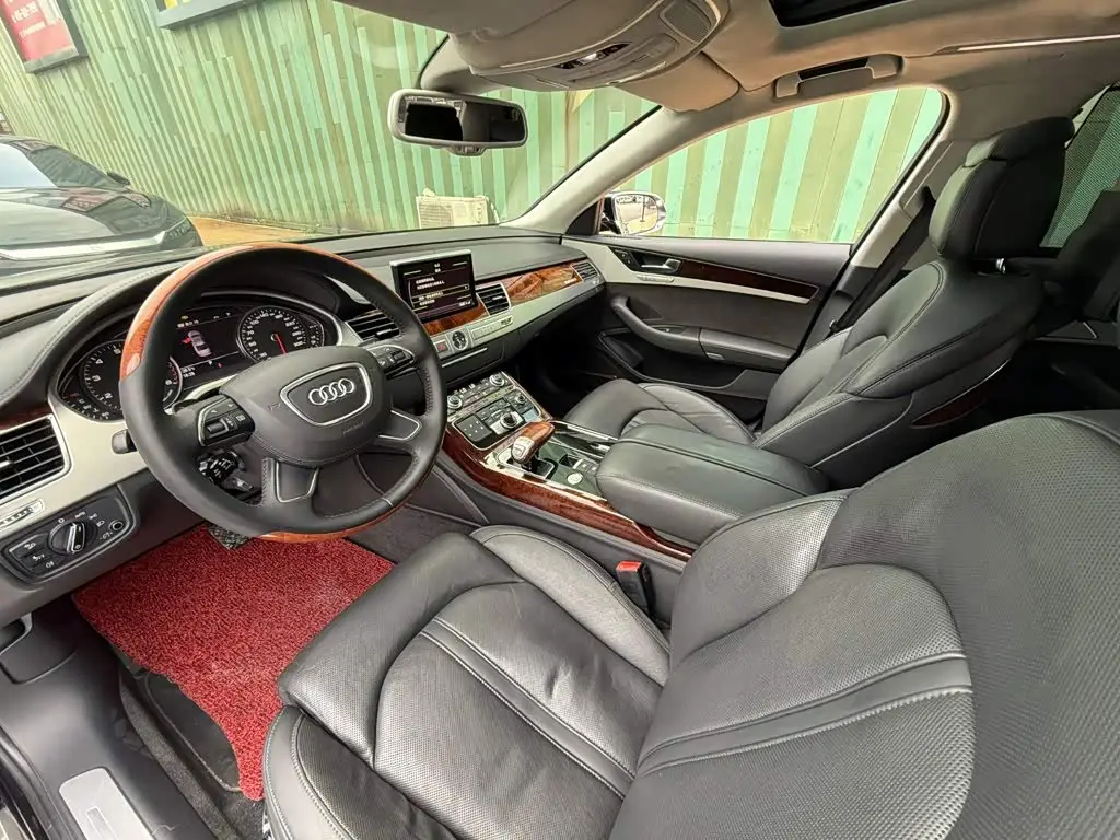 Audi A8 2011 — Photo 3/16