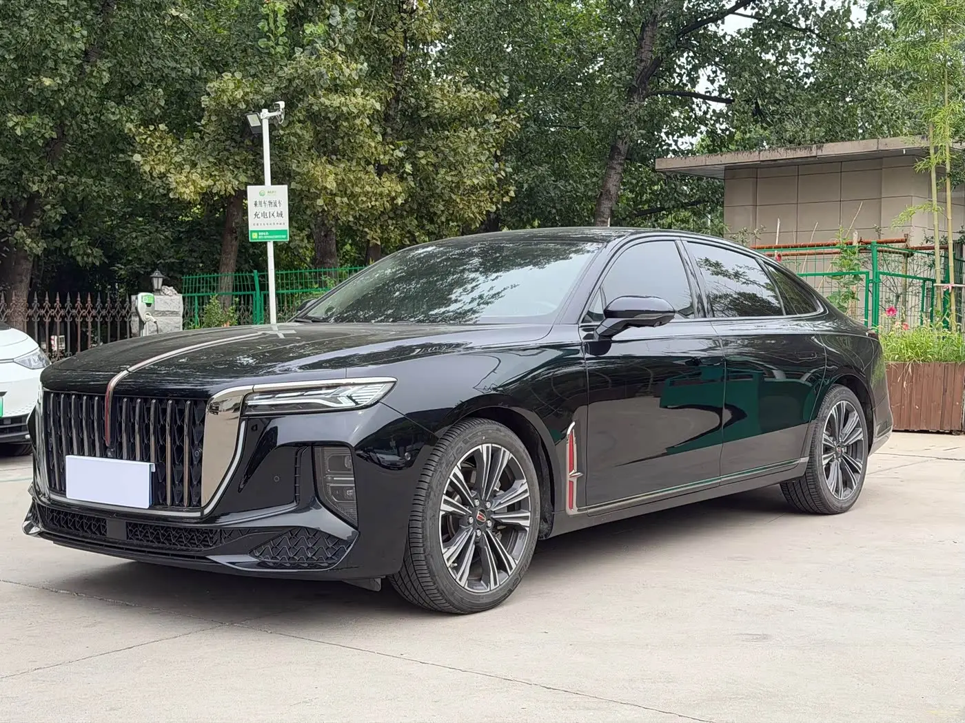 Hongqi H9 2024 — Şəkil 1/20