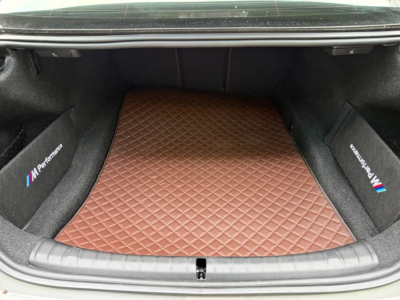 BMW 5 Series 2023 — Photo 14/16