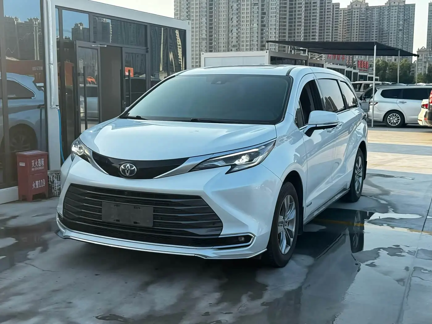 Toyota Sienna 2023 — Şəkil 1/7