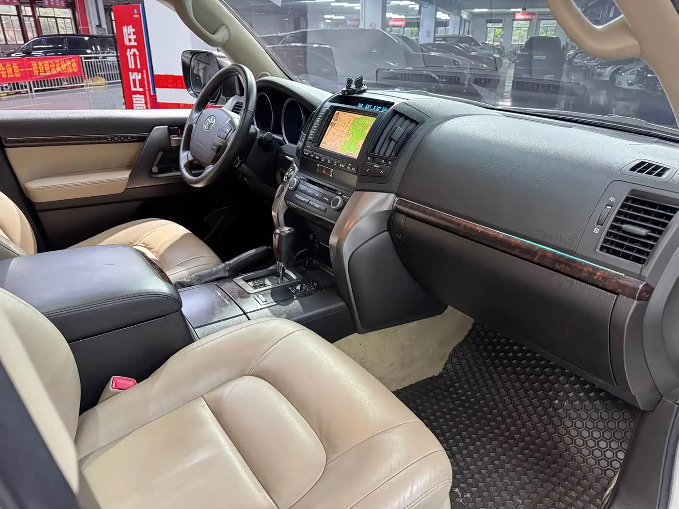 Toyota Land Cruiser 2011 — Фото 17/18