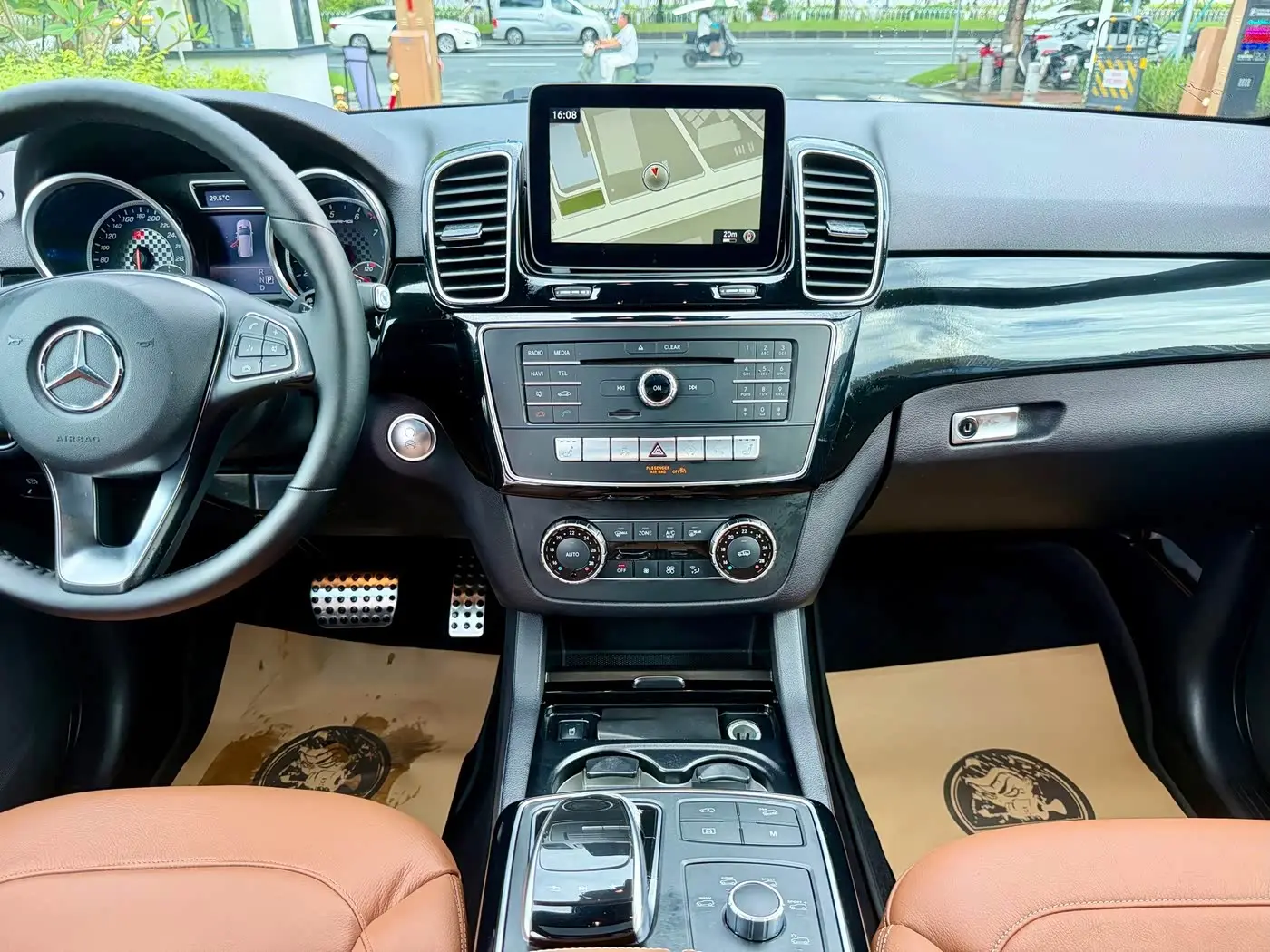 Mercedes-Benz GLE AMG 2018 — Photo 12/20