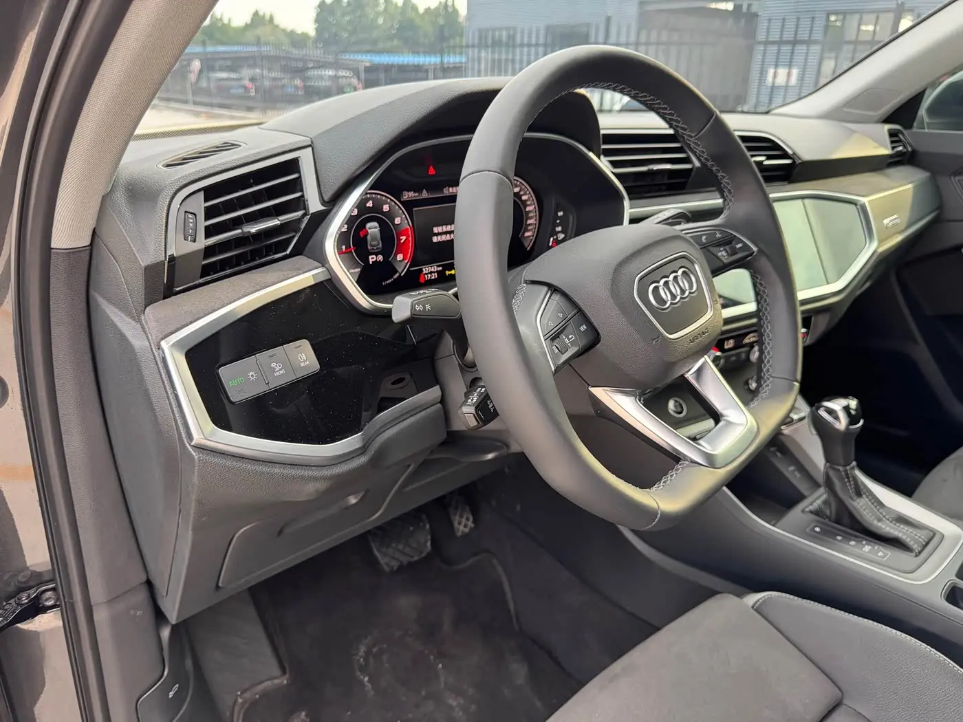 Audi Q3 2022 — Photo 6/17