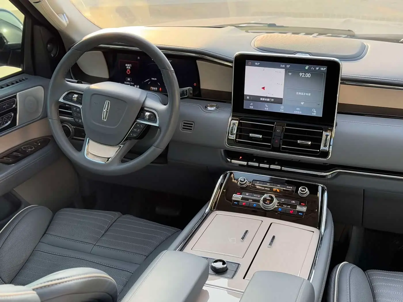 Lincoln Navigator 2022 — Şəkil 11/17