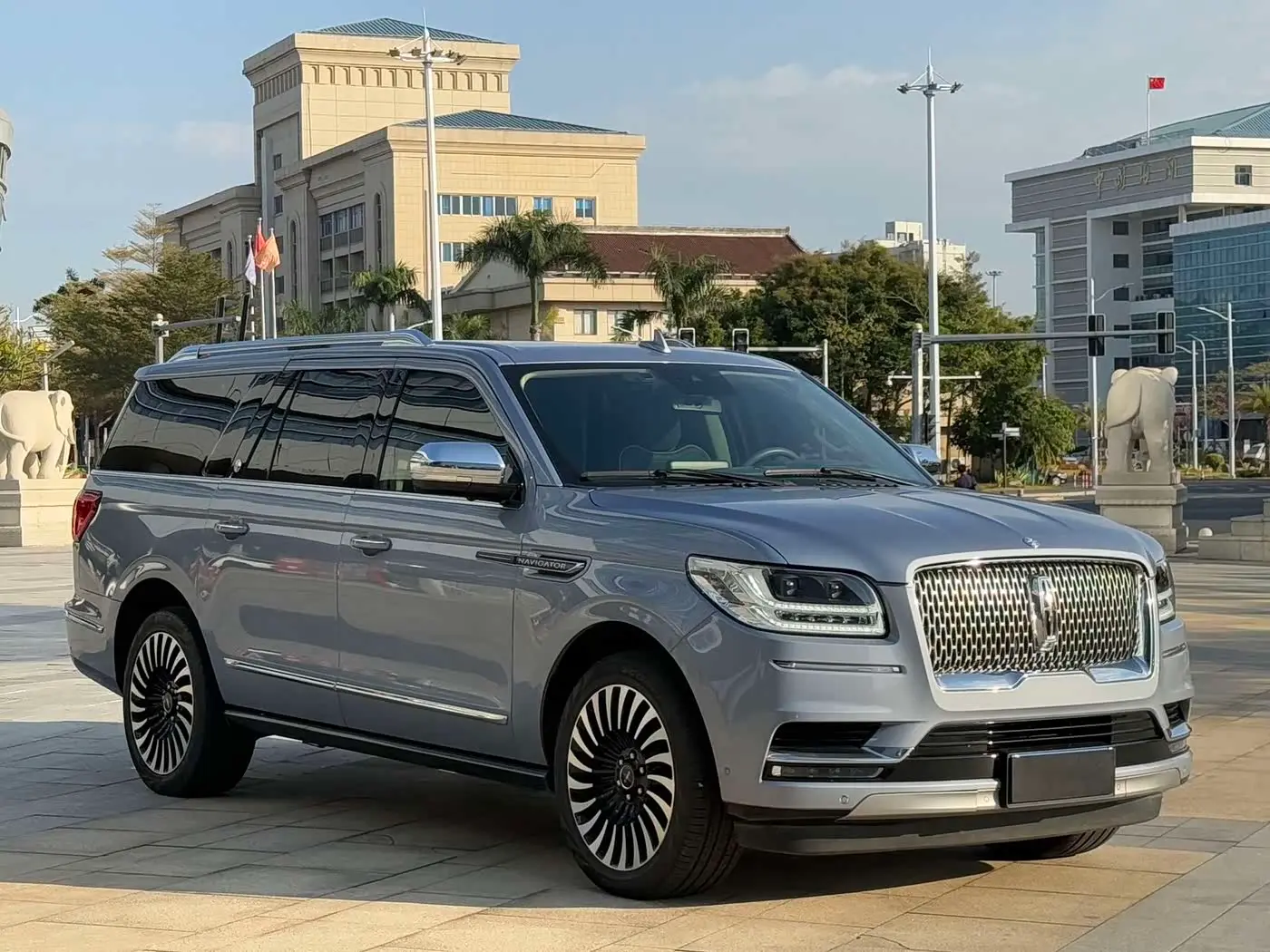 Lincoln Navigator 2022 — Şəkil 3/17