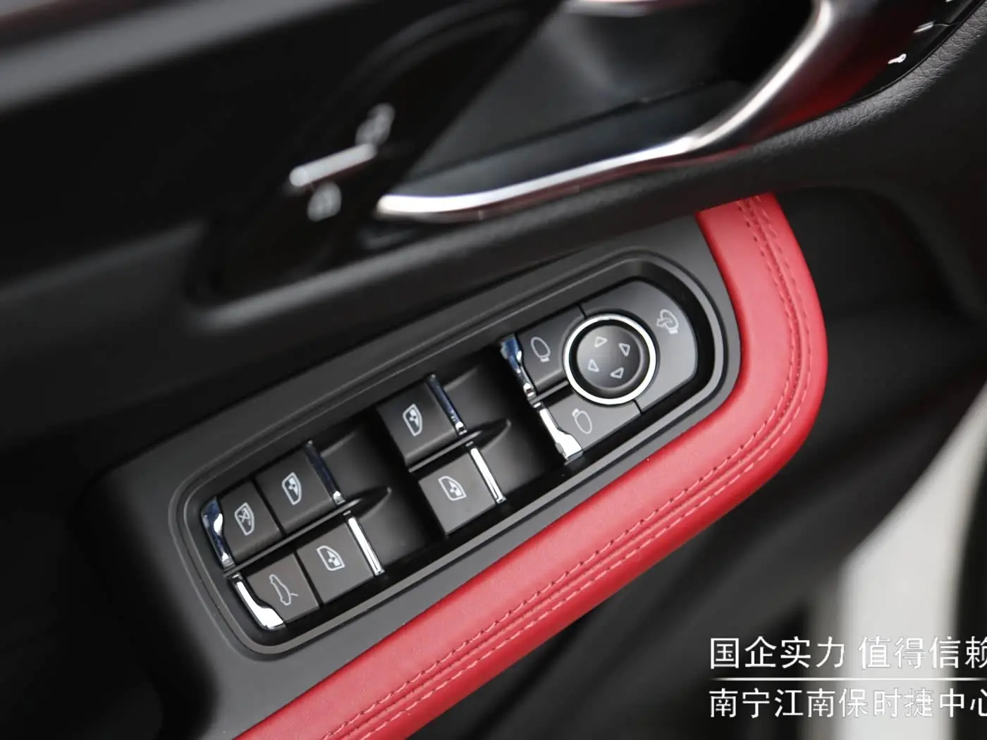 Porsche Macan 2024 — Photo 13/15
