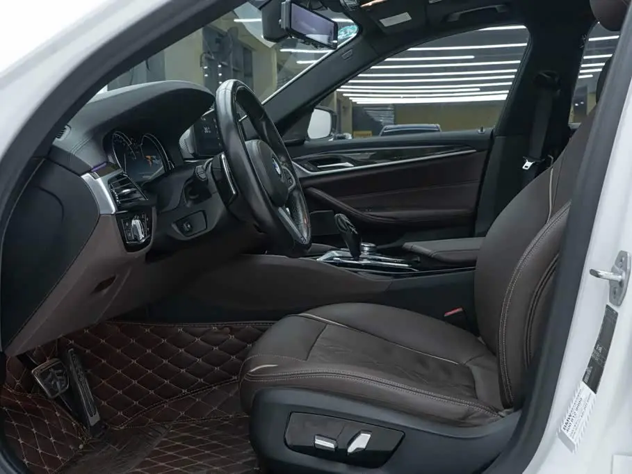 BMW 5 Series 2017 — Photo 17/20
