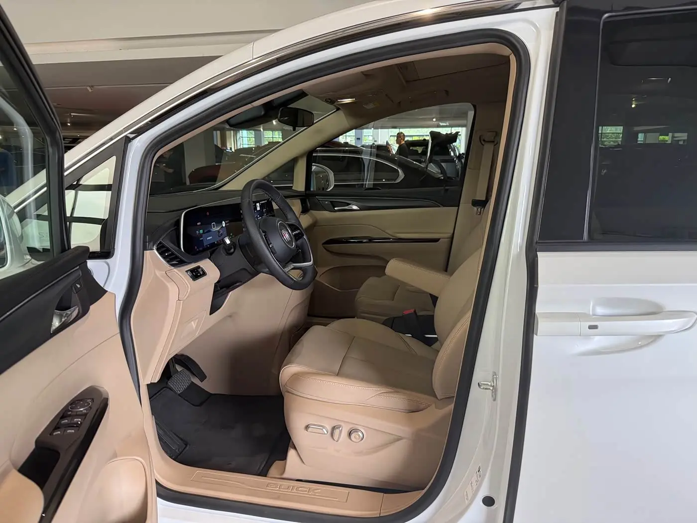 Buick GL8 New Energy 2025 — Photo 5/9