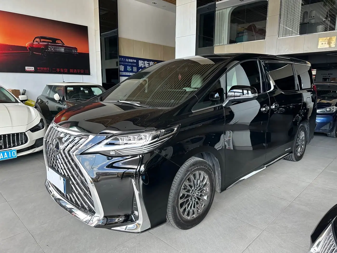 Lexus LM 2020 — Фото 1/11