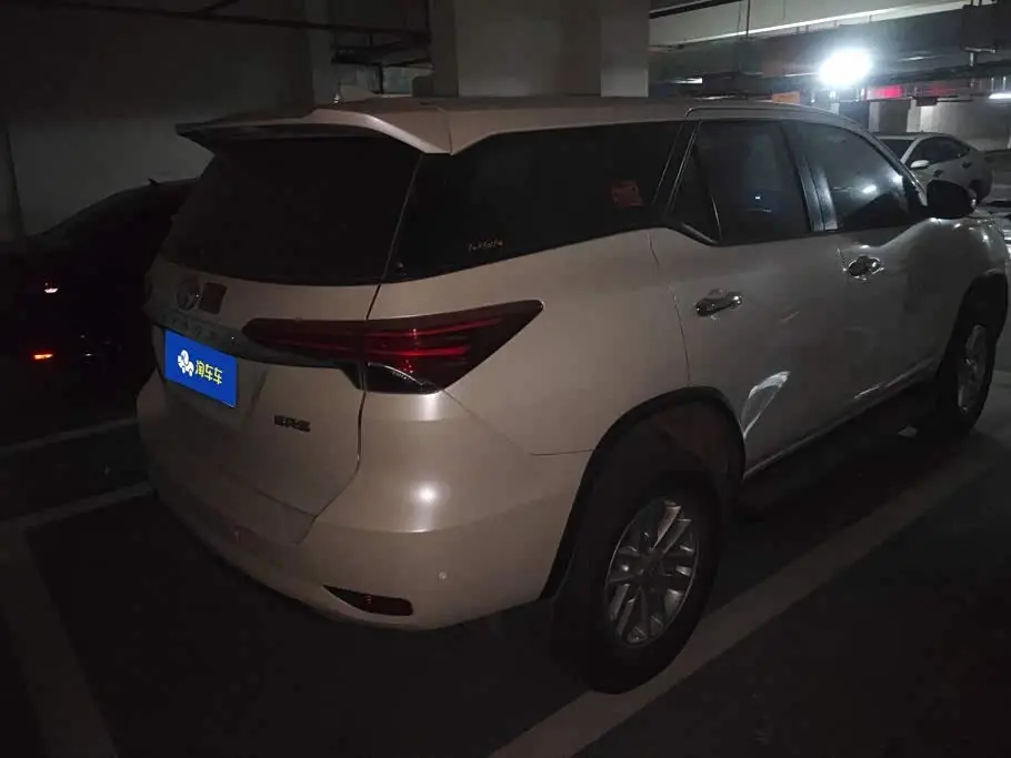 Toyota Fortuner 2017 — Photo 3/16