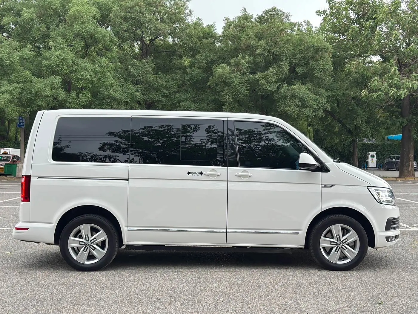 Volkswagen Multivan 2017 — Şəkil 8/20