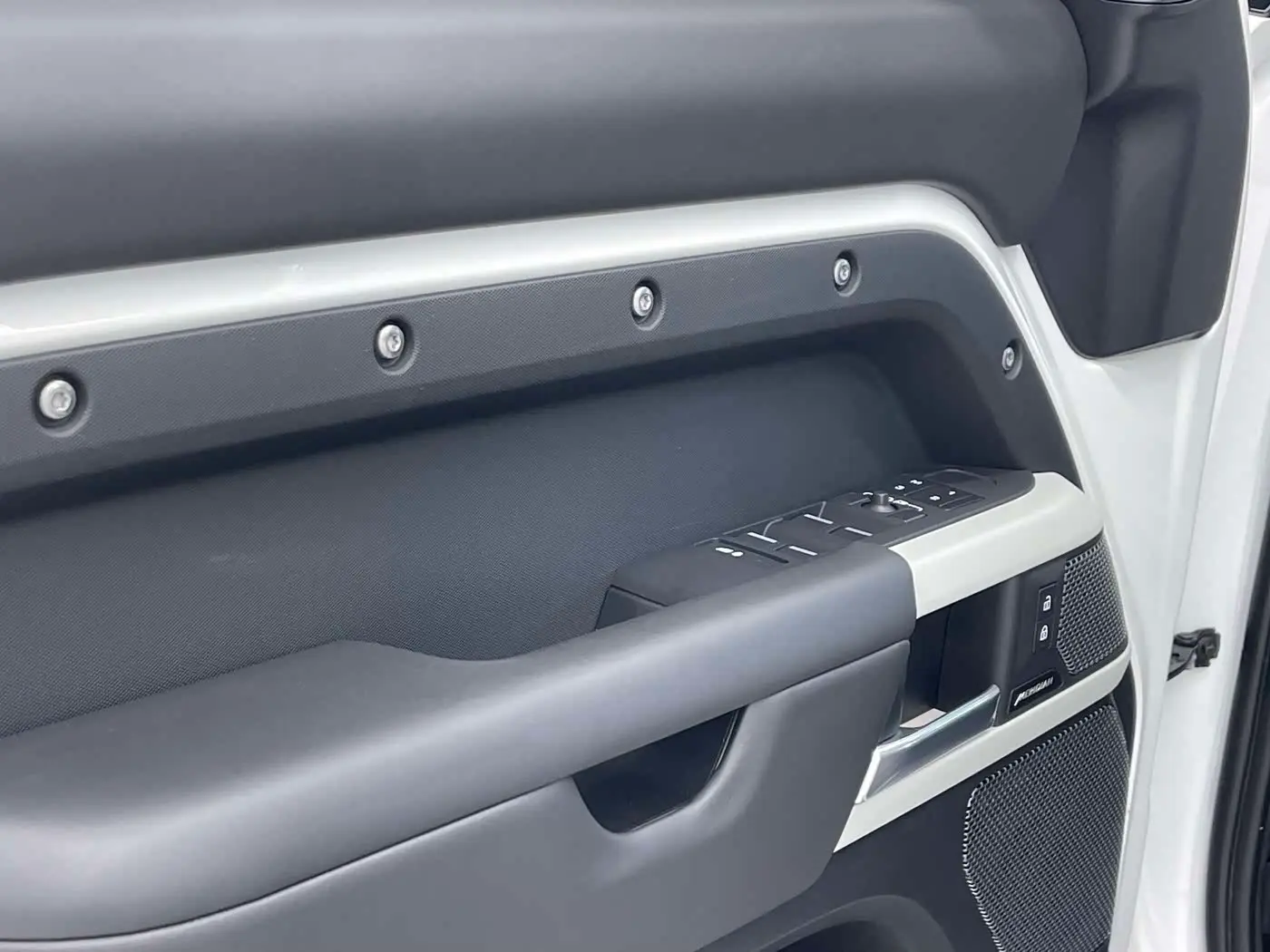 Land Rover Defender 2024 — Photo 11/20