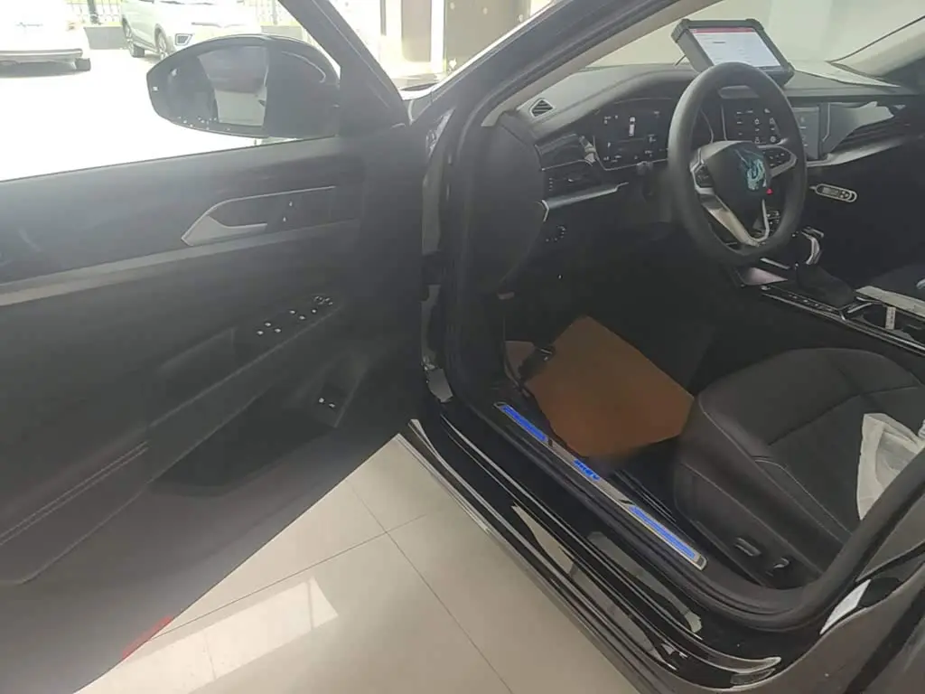 Volkswagen Passat New Energy 2025 — Фото 16/20