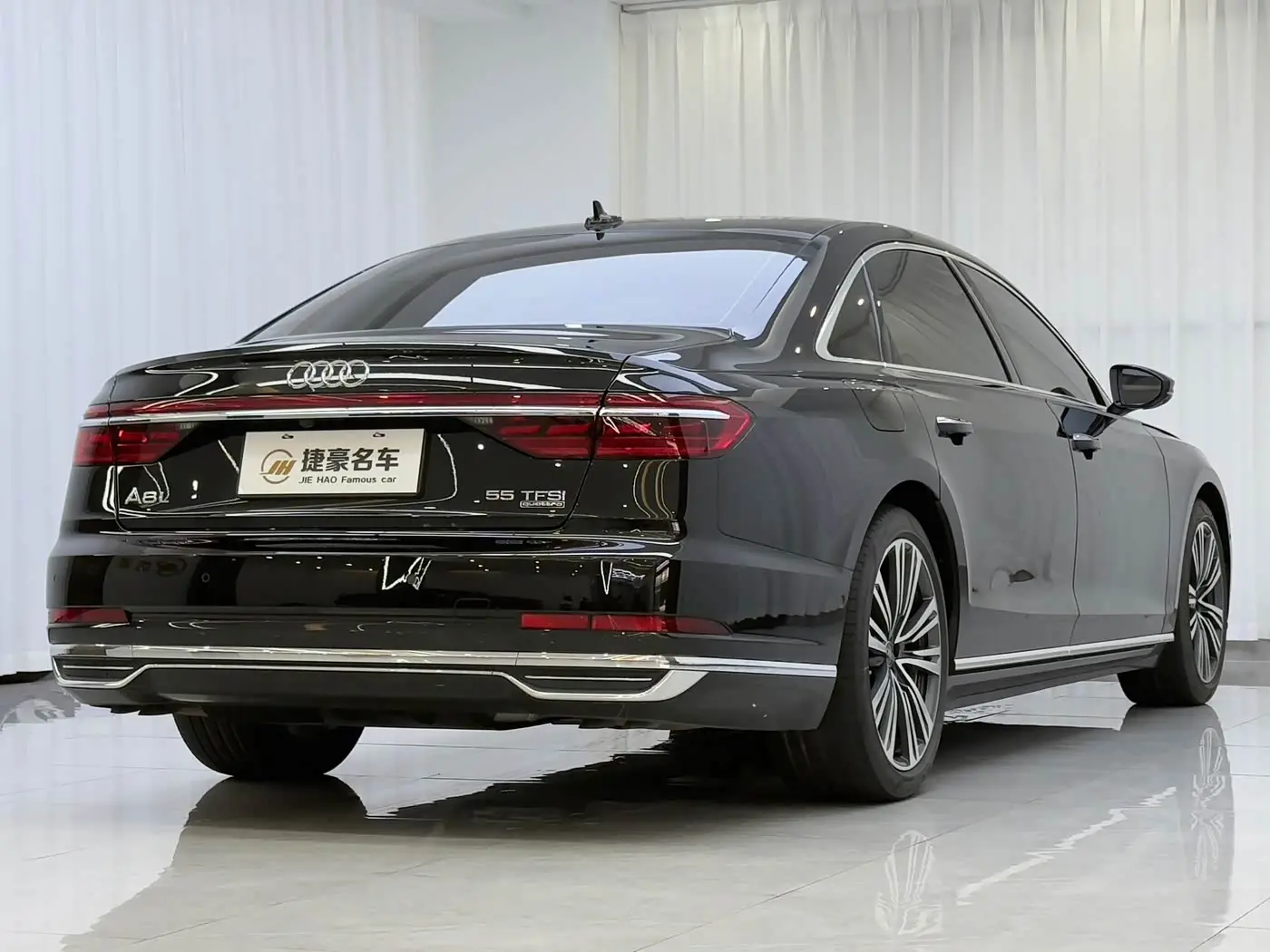 Audi A8 2022 — Фото 15/16