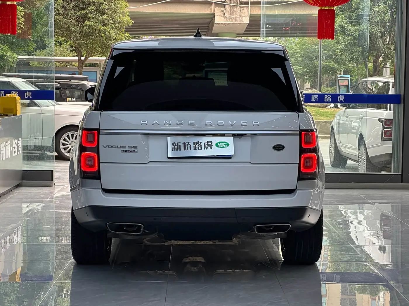 Land Rover Range Rover 2018 — Фото 16/17