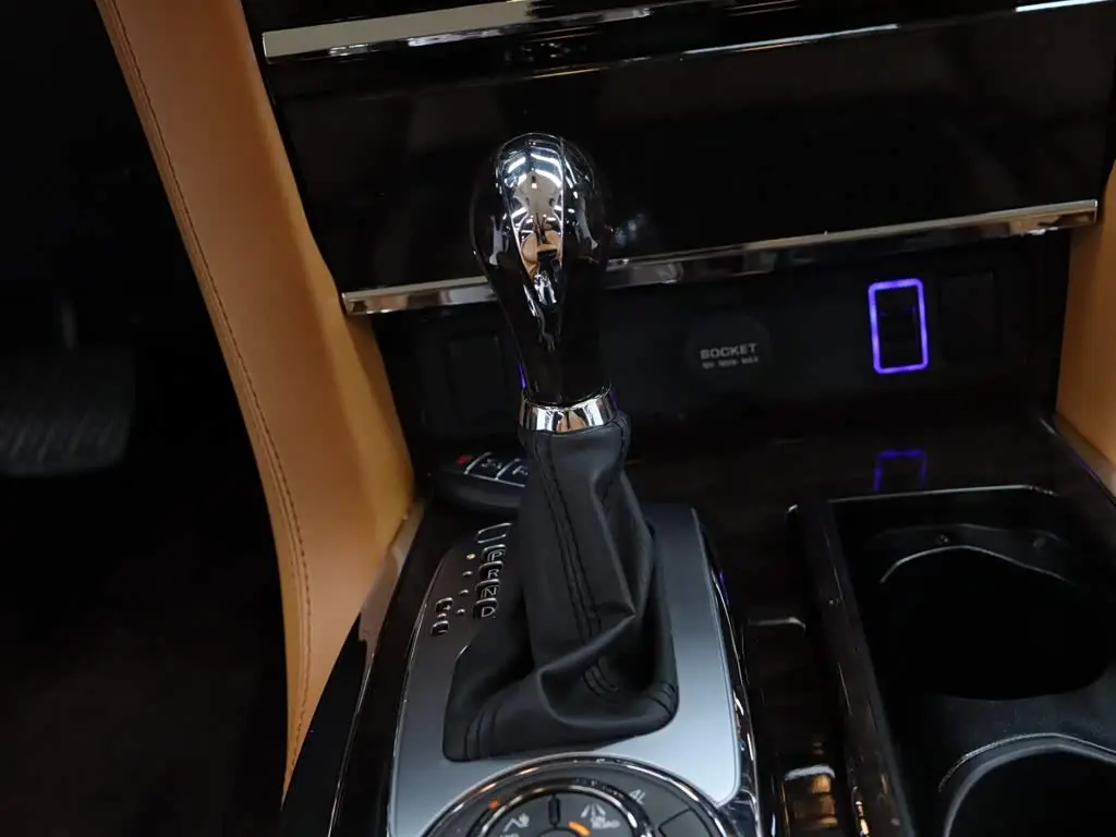 Nissan Patrol 2018 — Şəkil 20/20