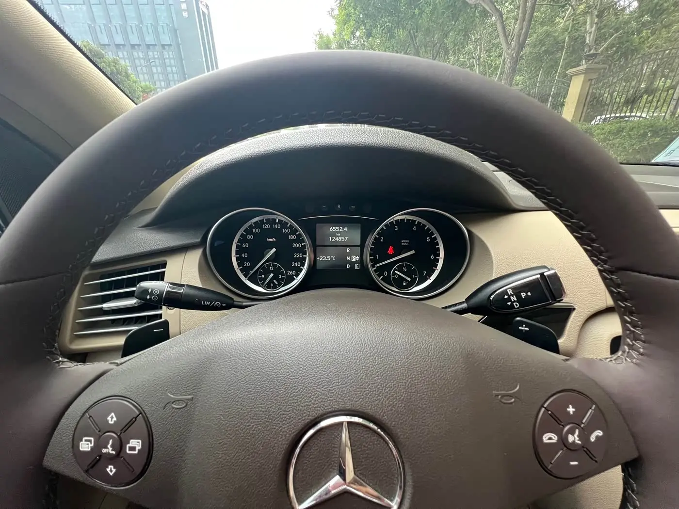 Mercedes-Benz R-Class 2017 — Photo 4/17
