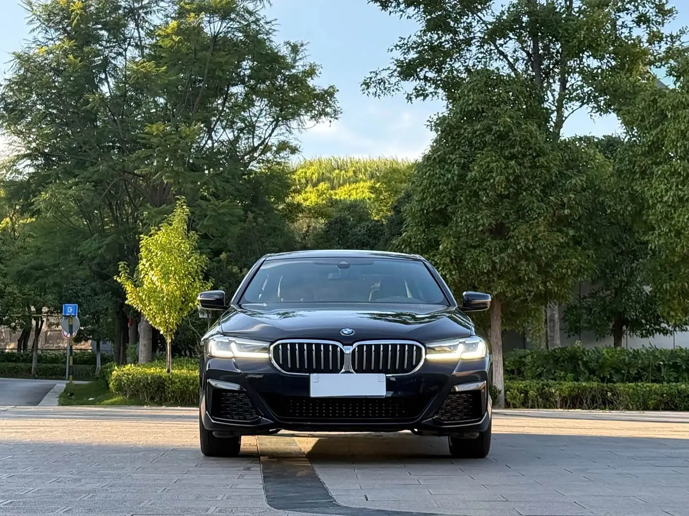 BMW 5 Series 2023 — Photo 2/20