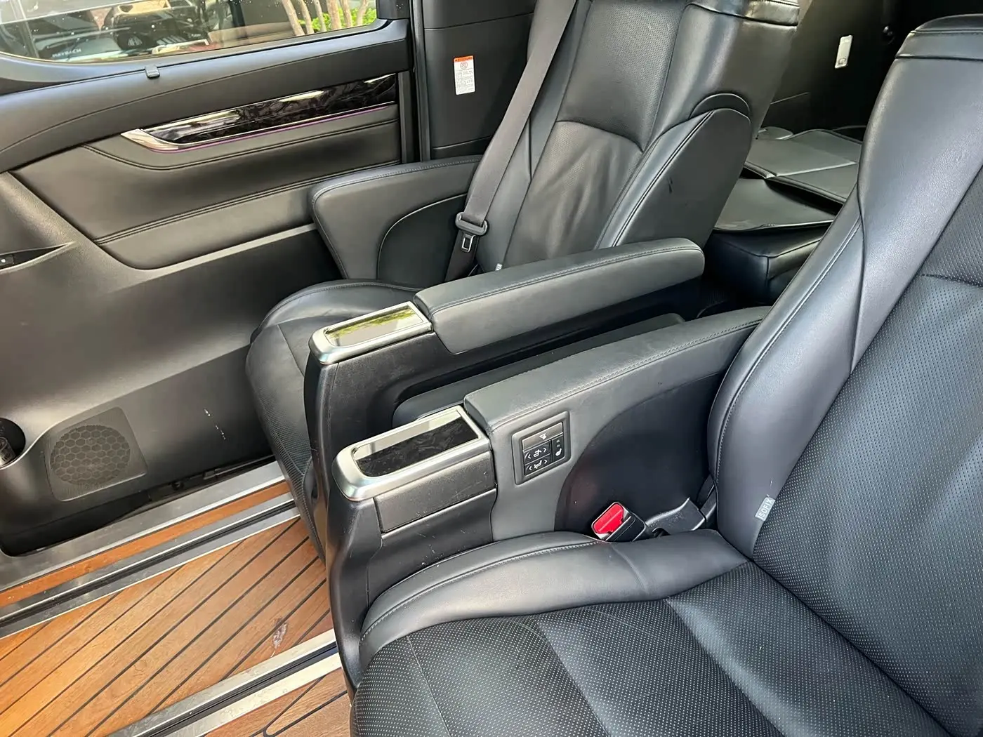 Toyota Vellfire 2021 — Photo 5/9