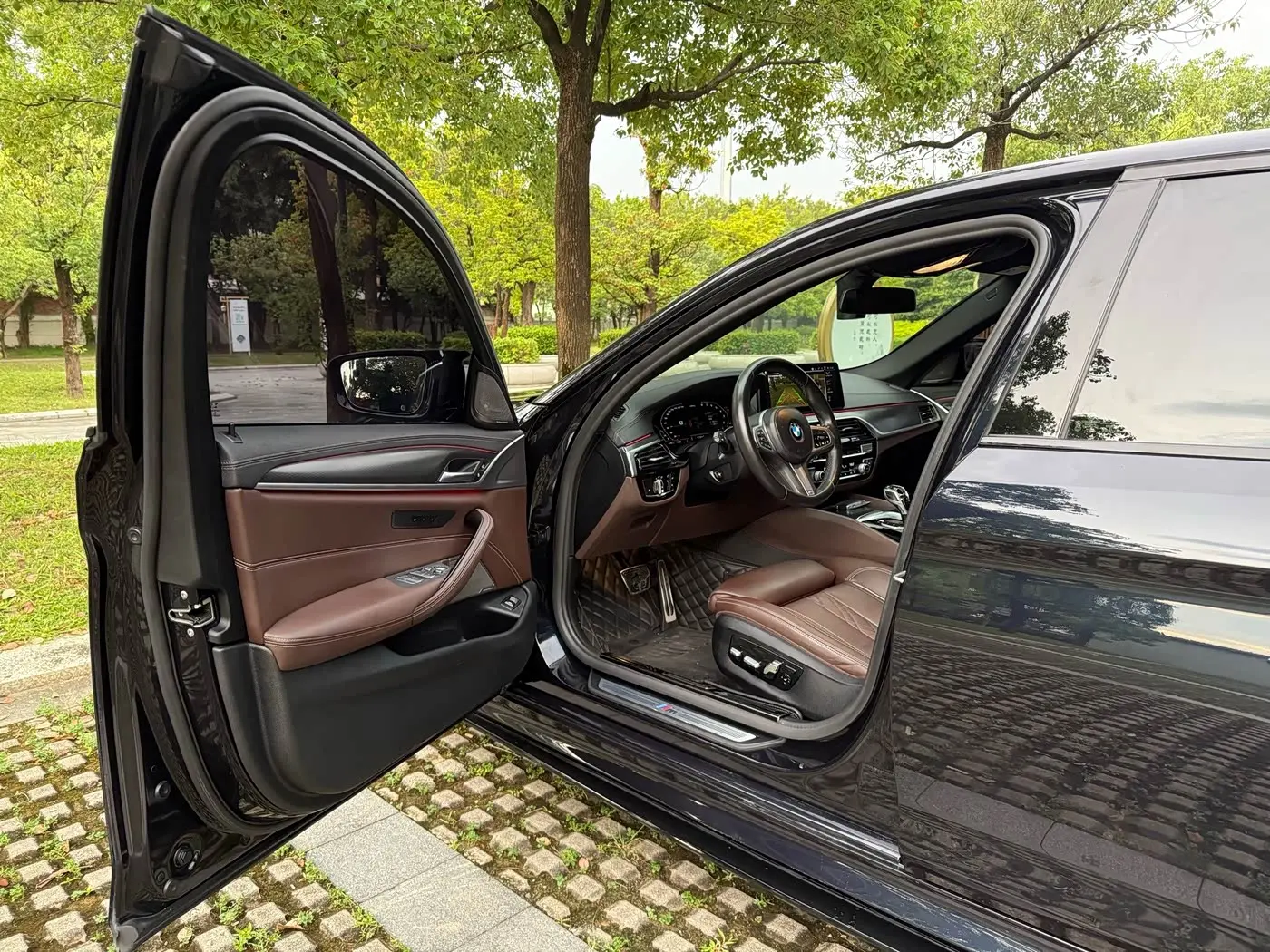BMW 5 Series 2021 — Photo 11/20