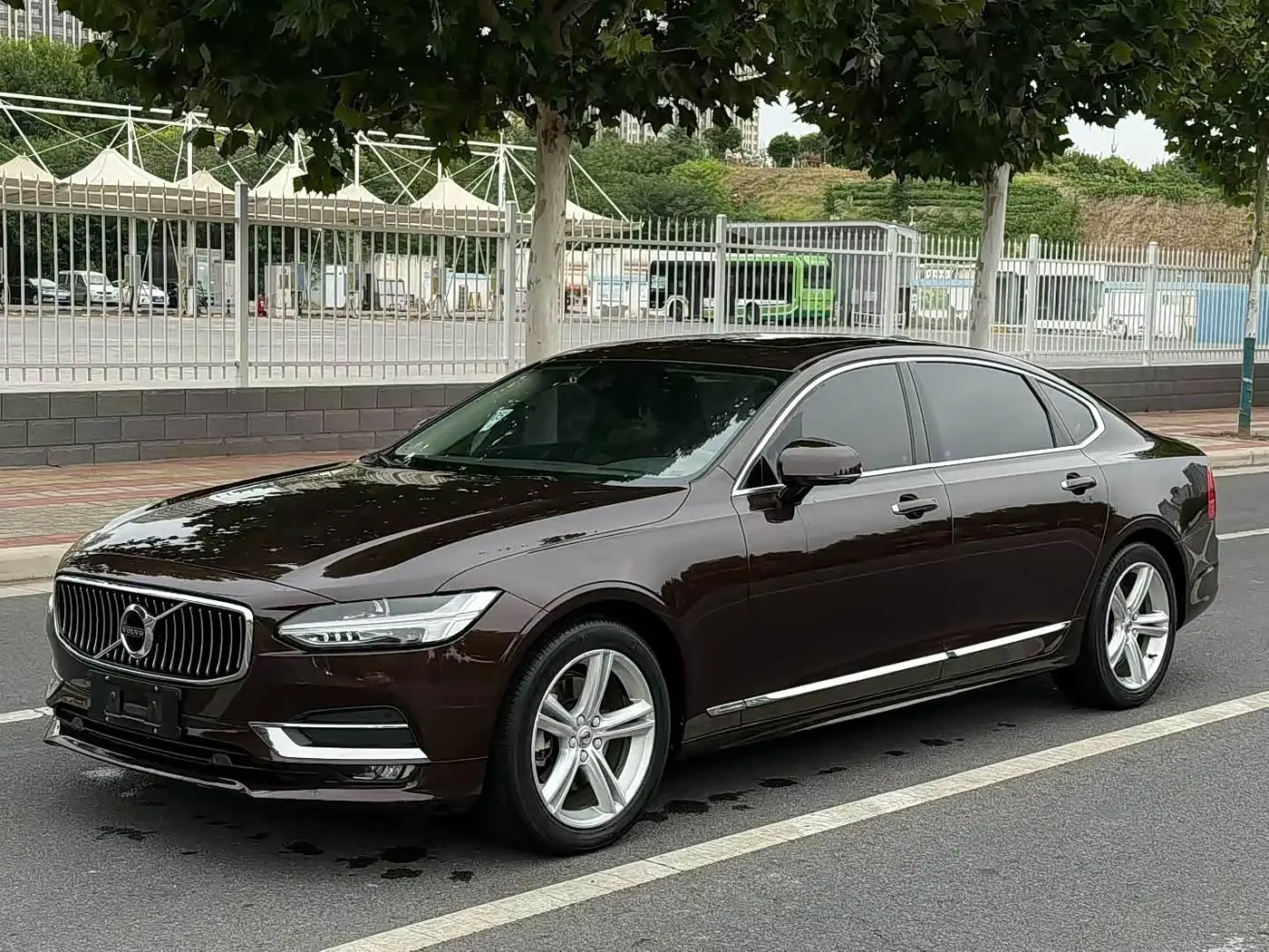 Volvo S90 2019 — Фото 1/20