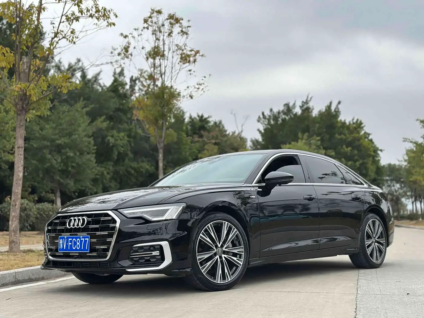 Audi A6L 2021 — Photo 1/9