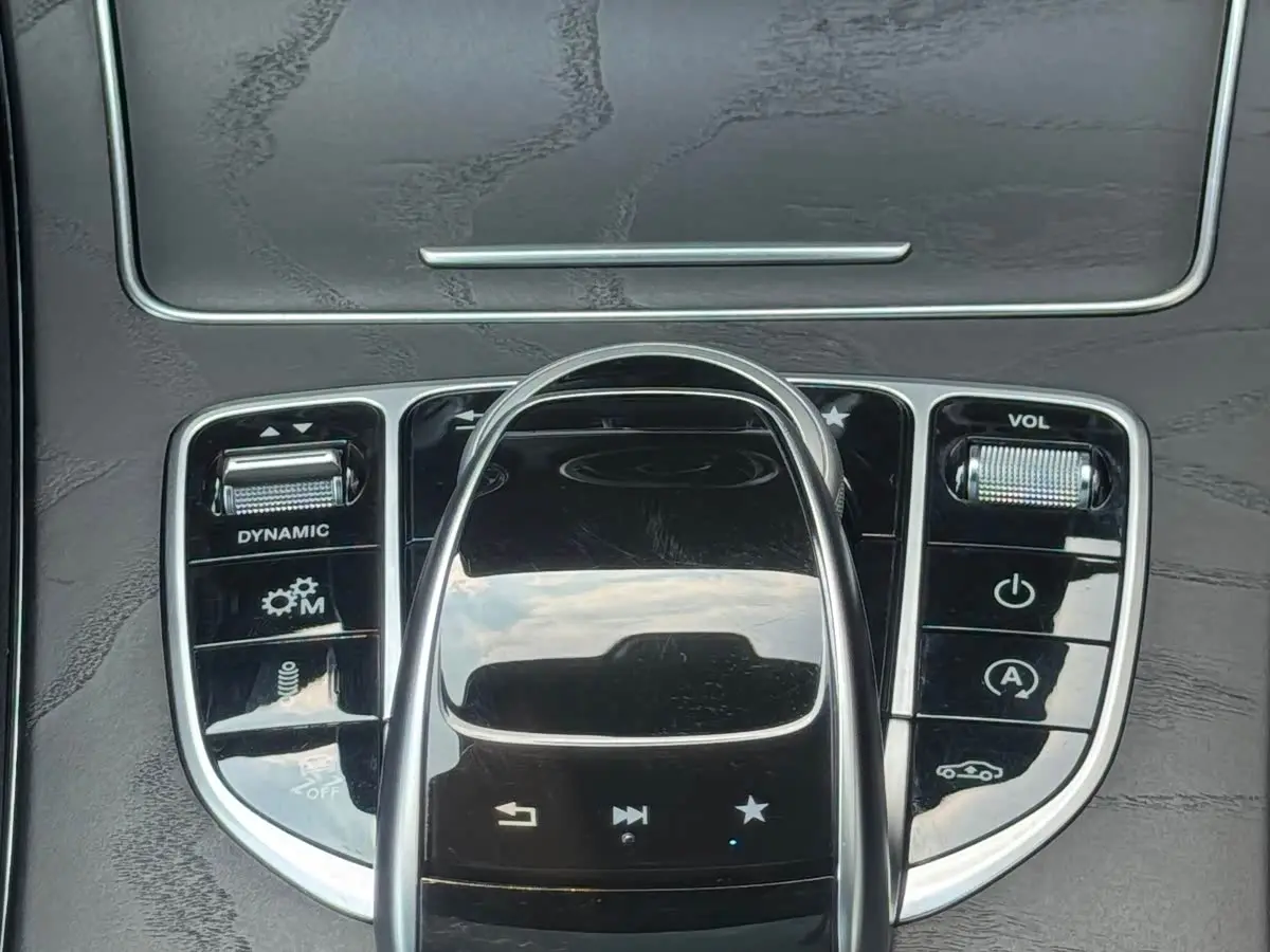 Mercedes-Benz GLC AMG 2019 — Photo 14/20