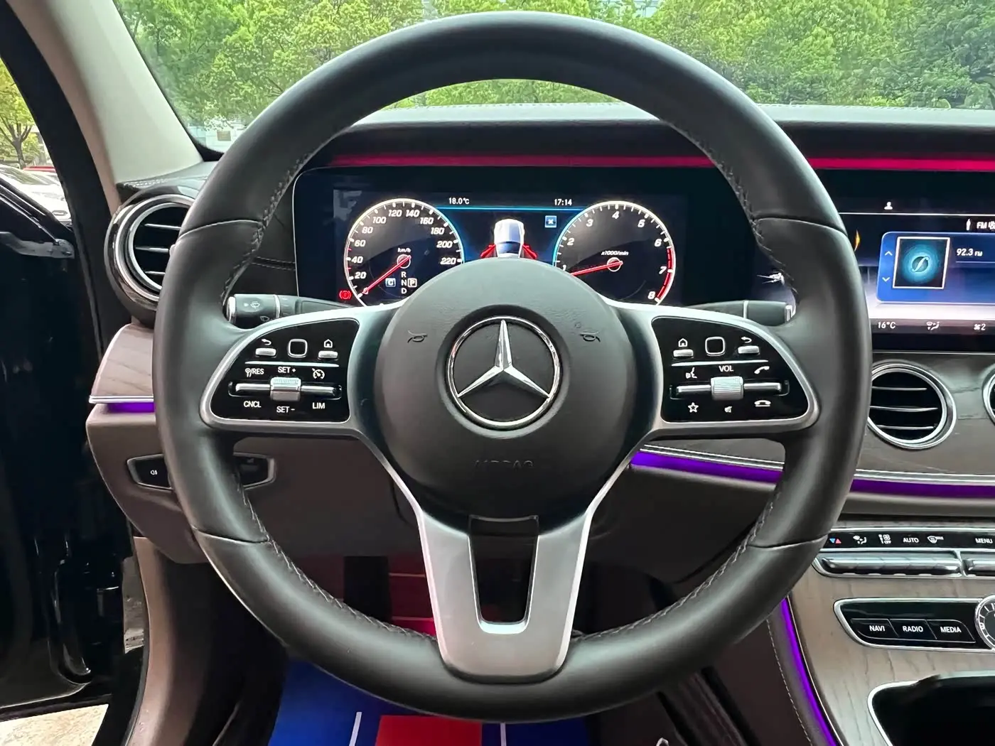 Mercedes-Benz E-Class 2020 — Photo 14/20