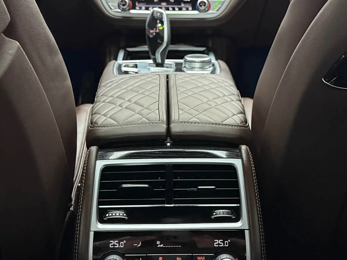 BMW 7 Series 2020 — Photo 14/20