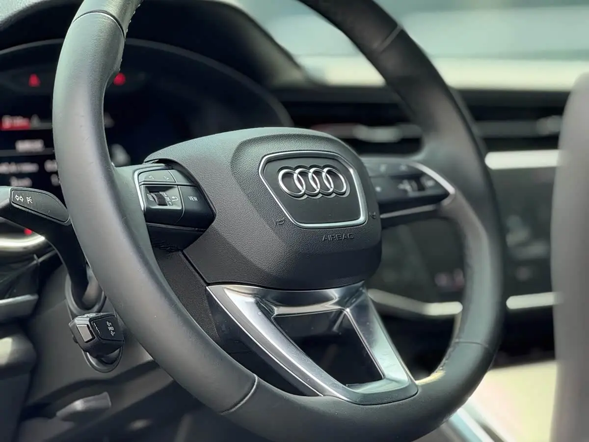 Audi Q8 2021 — Photo 8/17