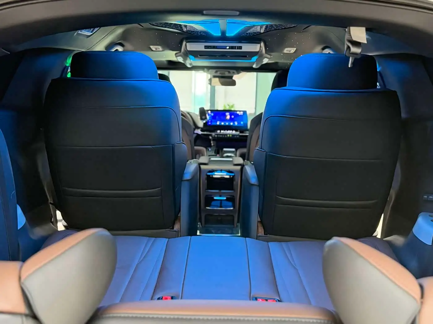 Toyota Granvia 2023 — Photo 11/18