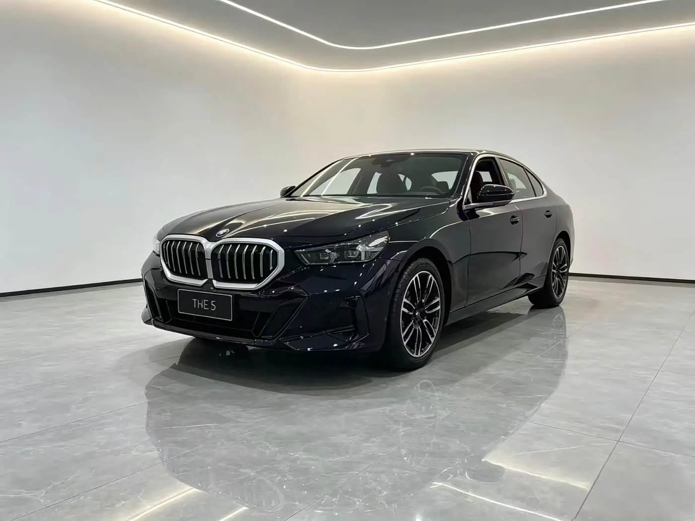 BMW 5 Series 2026 — Фото 1/18