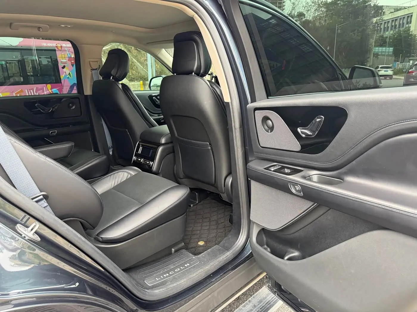 Lincoln Aviator 2023 — Photo 11/18