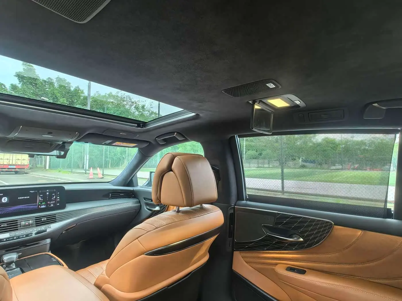 Lexus LS 2021 — Photo 15/17