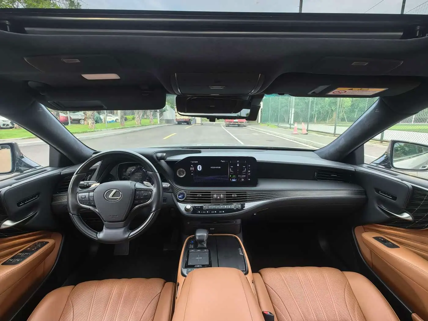 Lexus LS 2021 — Photo 12/17